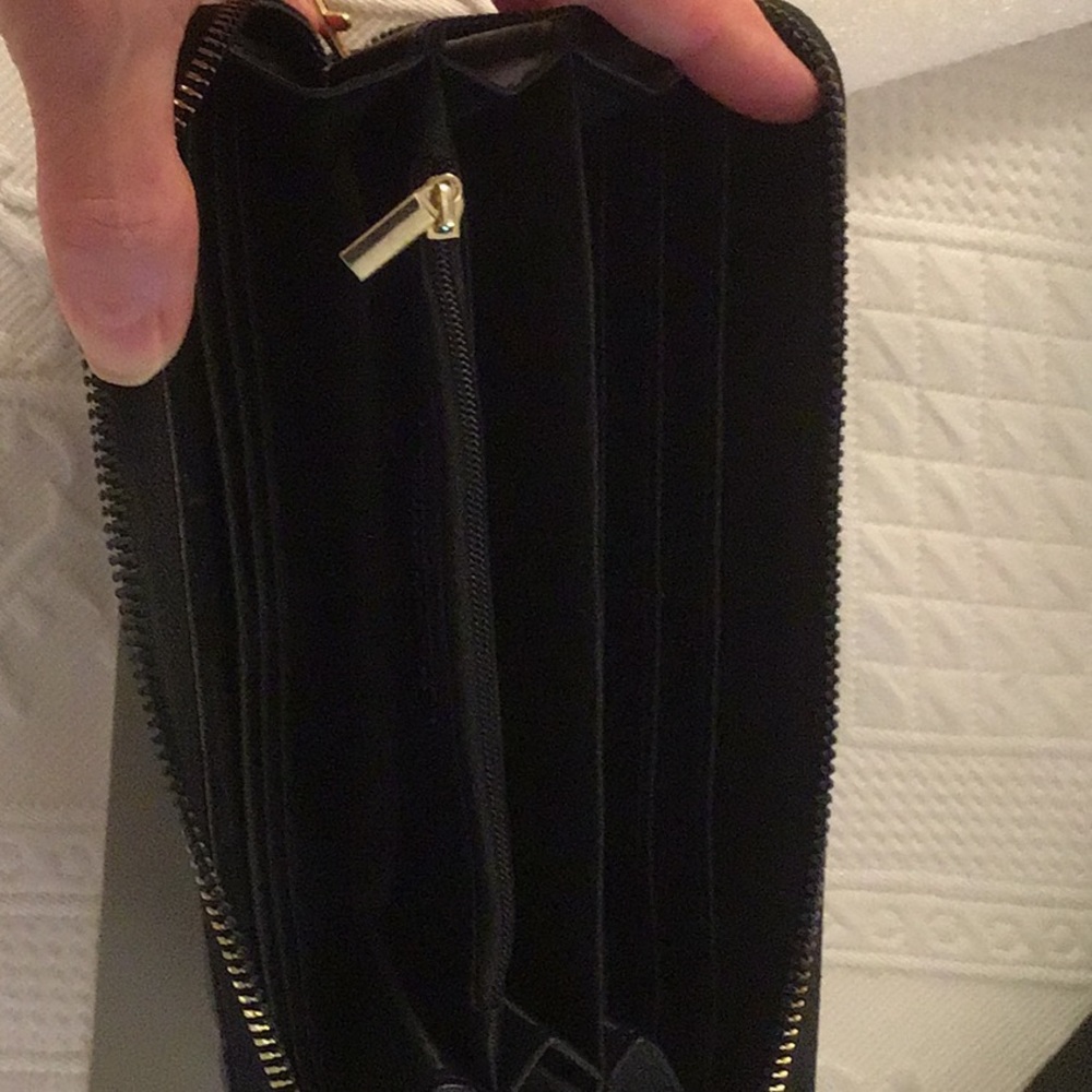 BRAND NEW LONDON FOG BLACK BOX-QUILTED WRISTLET, ZIP-AROUND WALLET - Picture 3 of 8